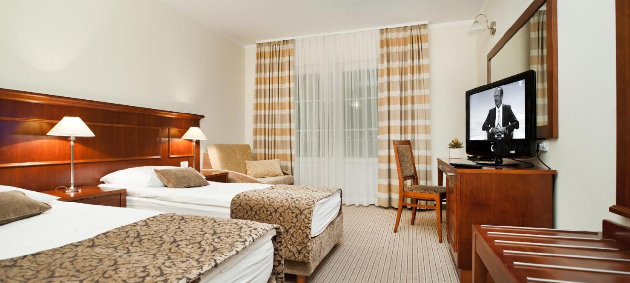 Hotel Cateski Dvorec ชาเตช อ็อบ ซาวี ภายนอก รูปภาพ